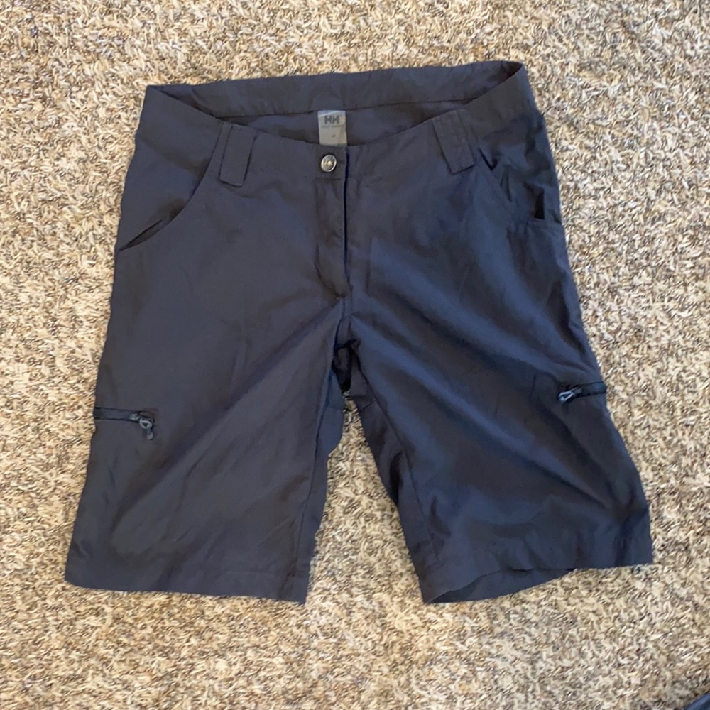 Hello Hansen cargo shorts.